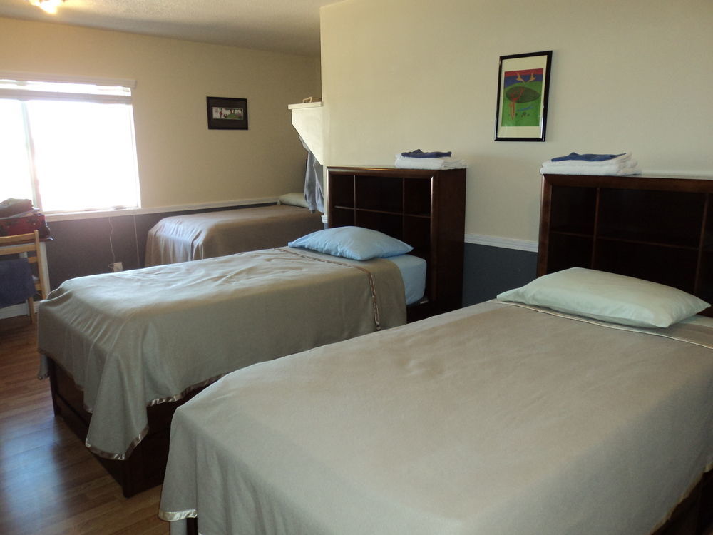 Travelers Bed & Breakfast Hostel *