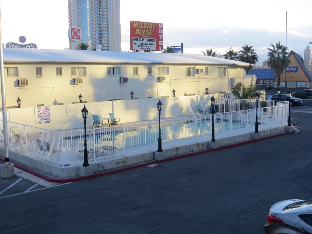 Aparthotel Enticing At Strat Casino Strip Las Vegas
