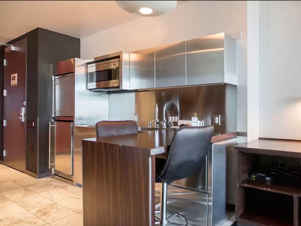 Palms Place With Balcony & Strip View *