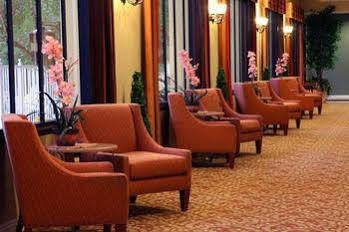 At Jockey Club Apartahotel