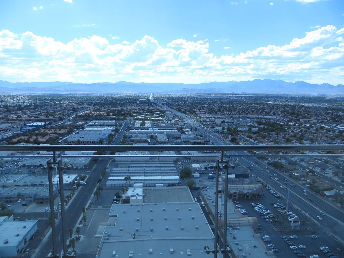 Palms Place 33rd Floor With Mountains Views Aparthotel Las Vegas