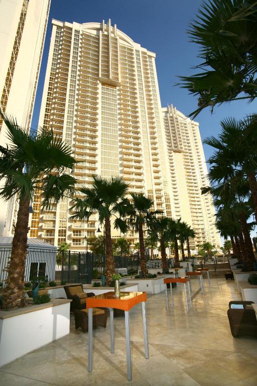 Luxury International At The Signature Las Vegas