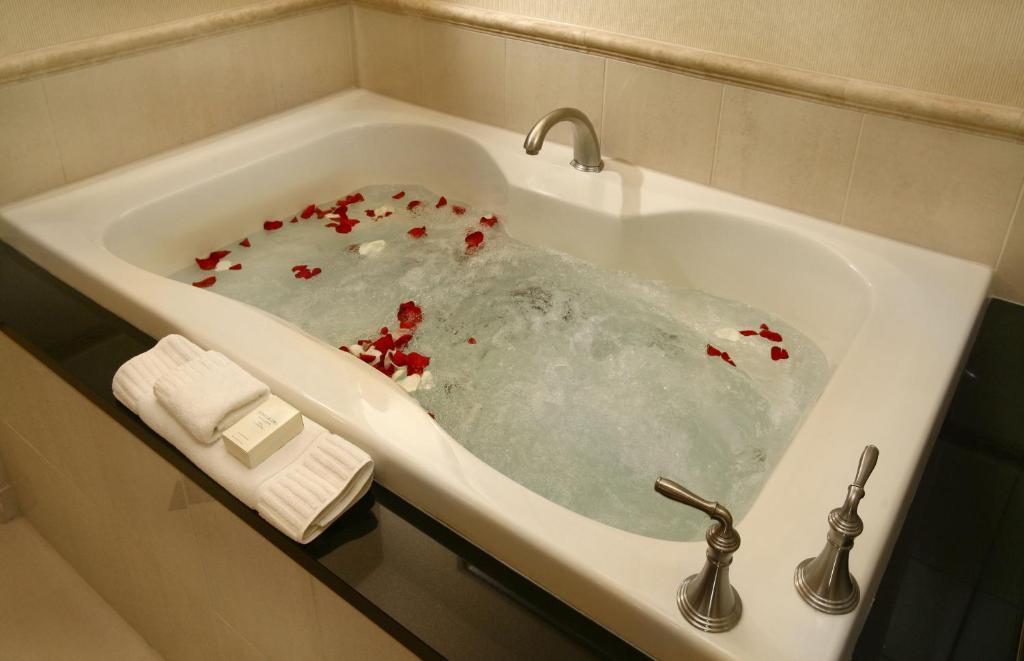 Hotel Luxury International At The Signature 4*
