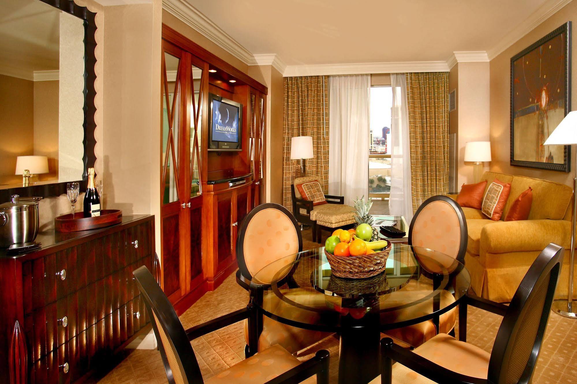 Luxury International At The Signature Aparthotel 4*