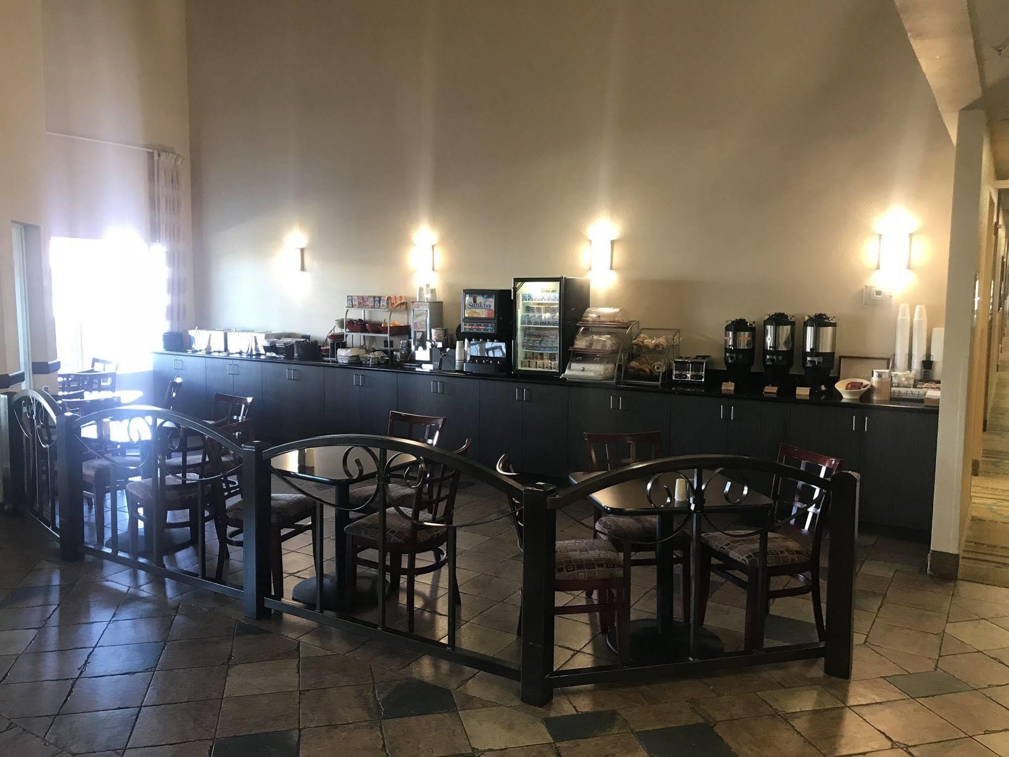 Hawthorn Hotel 3*