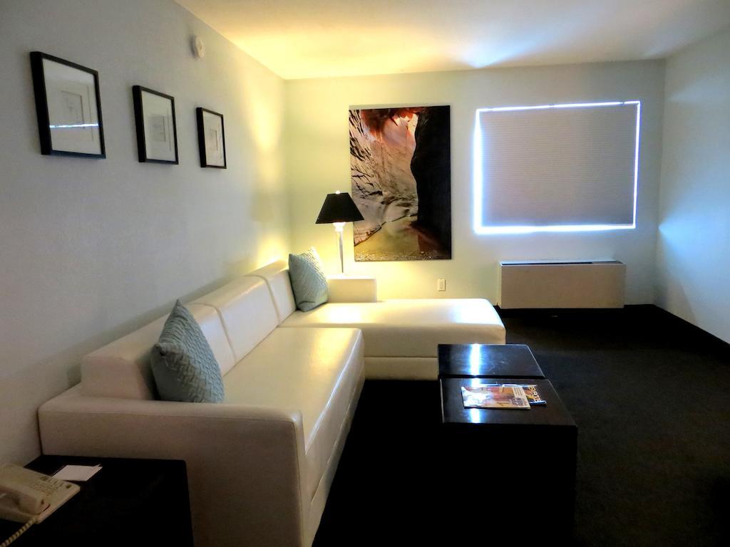 Blue Moon Gay Hotel 3*