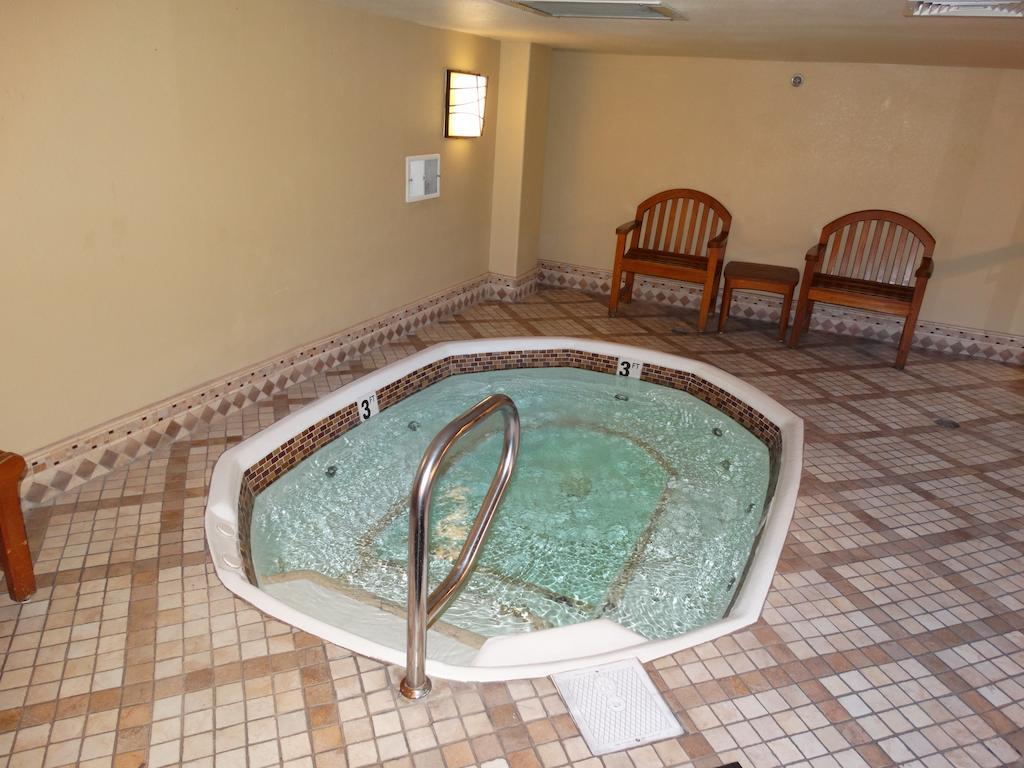 Apartahotel At Jockey Club 3*