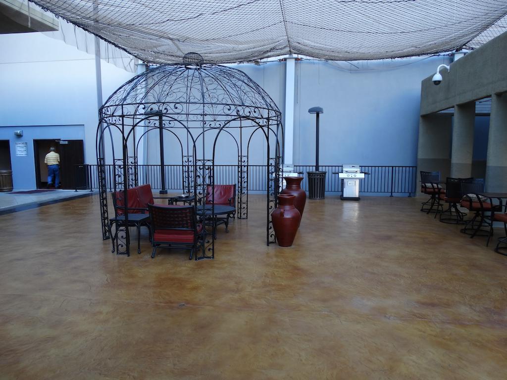 Apartahotel At Jockey Club