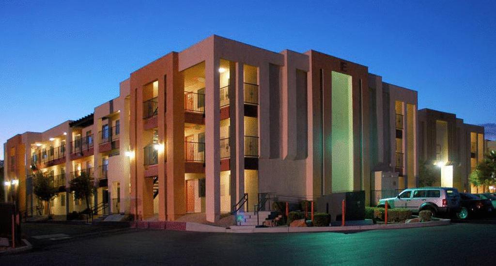 Nellis At Main Gate Hotel 2*