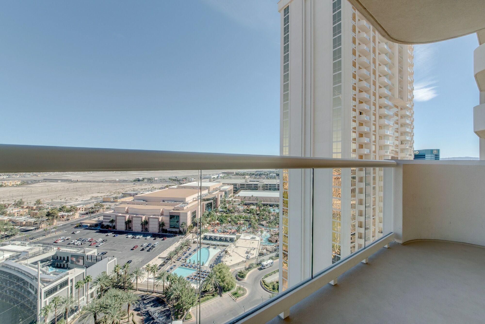Stripviewsuites At Signature 4*