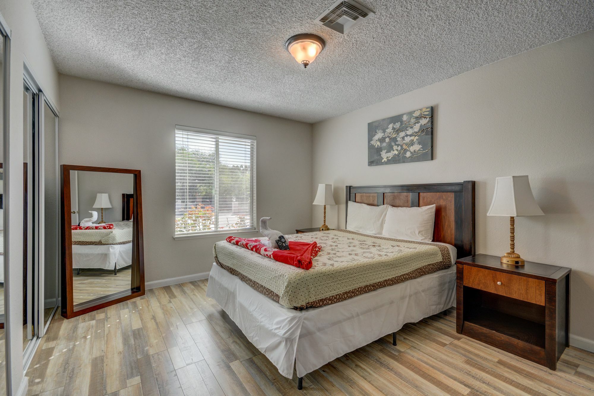 Luxurious 4br House With Large Pool 8min To Strip Apartment