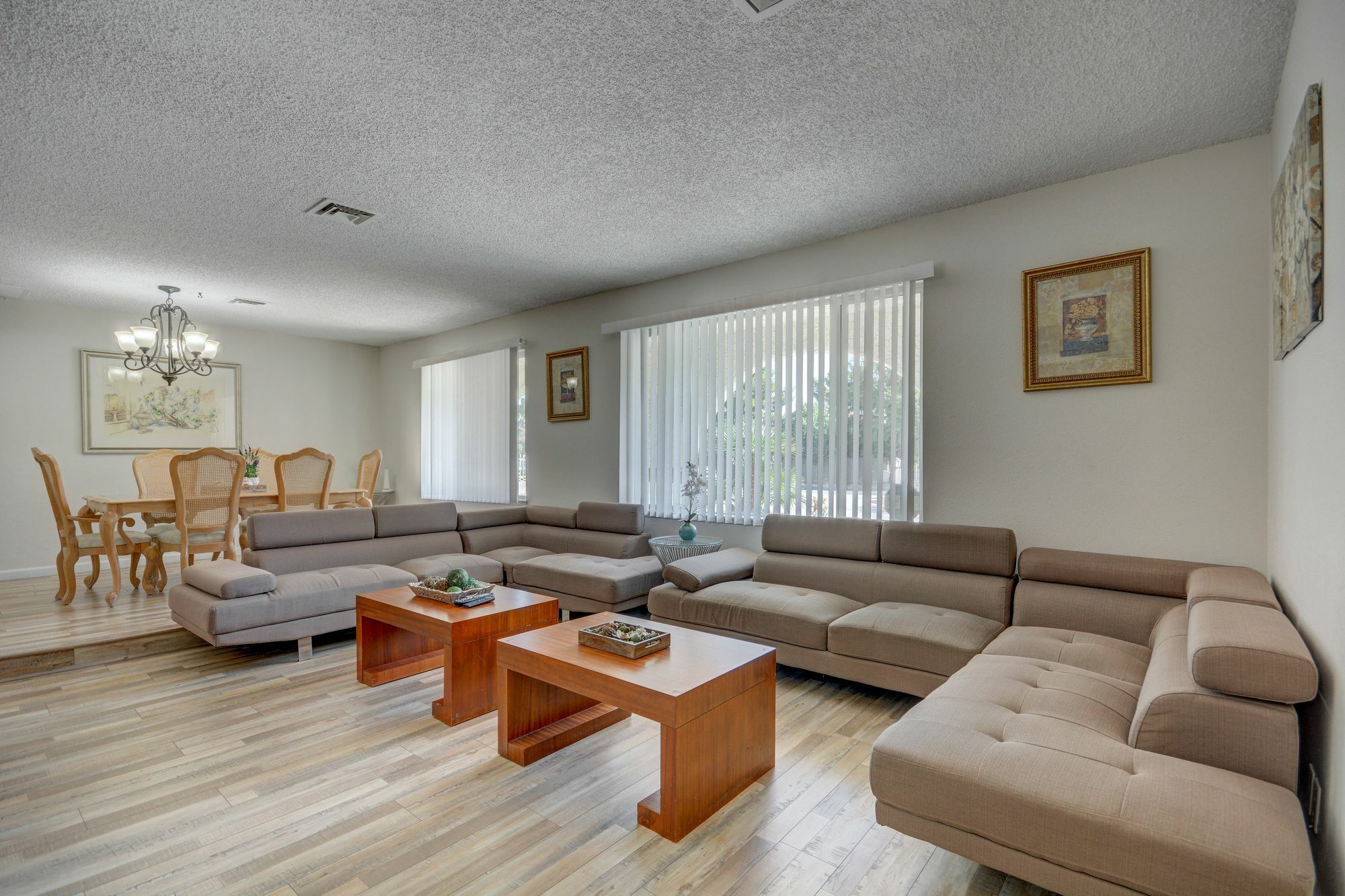 Luxurious 4br House With Large Pool 8min To Strip Apartment *