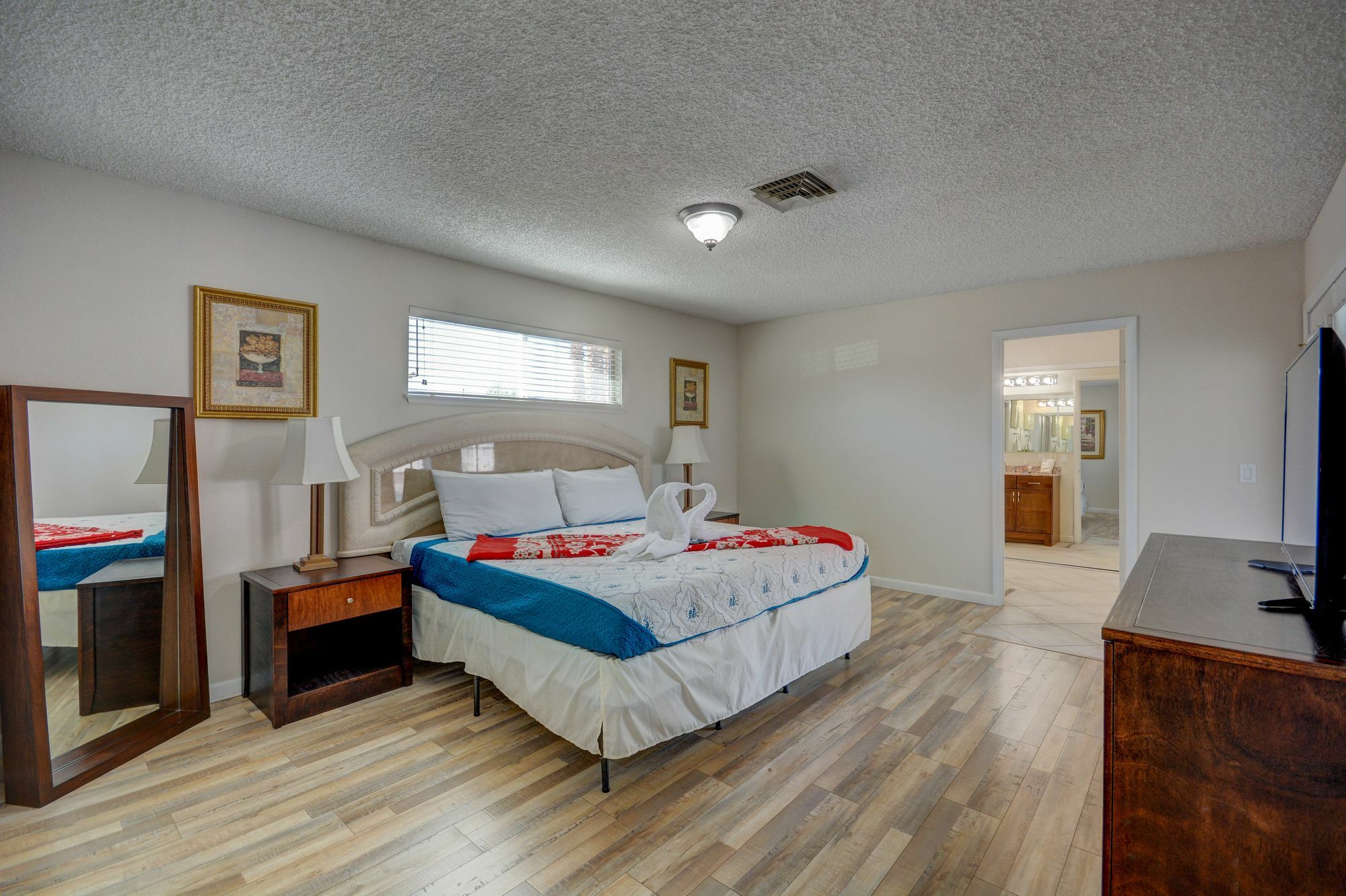 Luxurious 4br House With Large Pool 8min To Strip Apartment