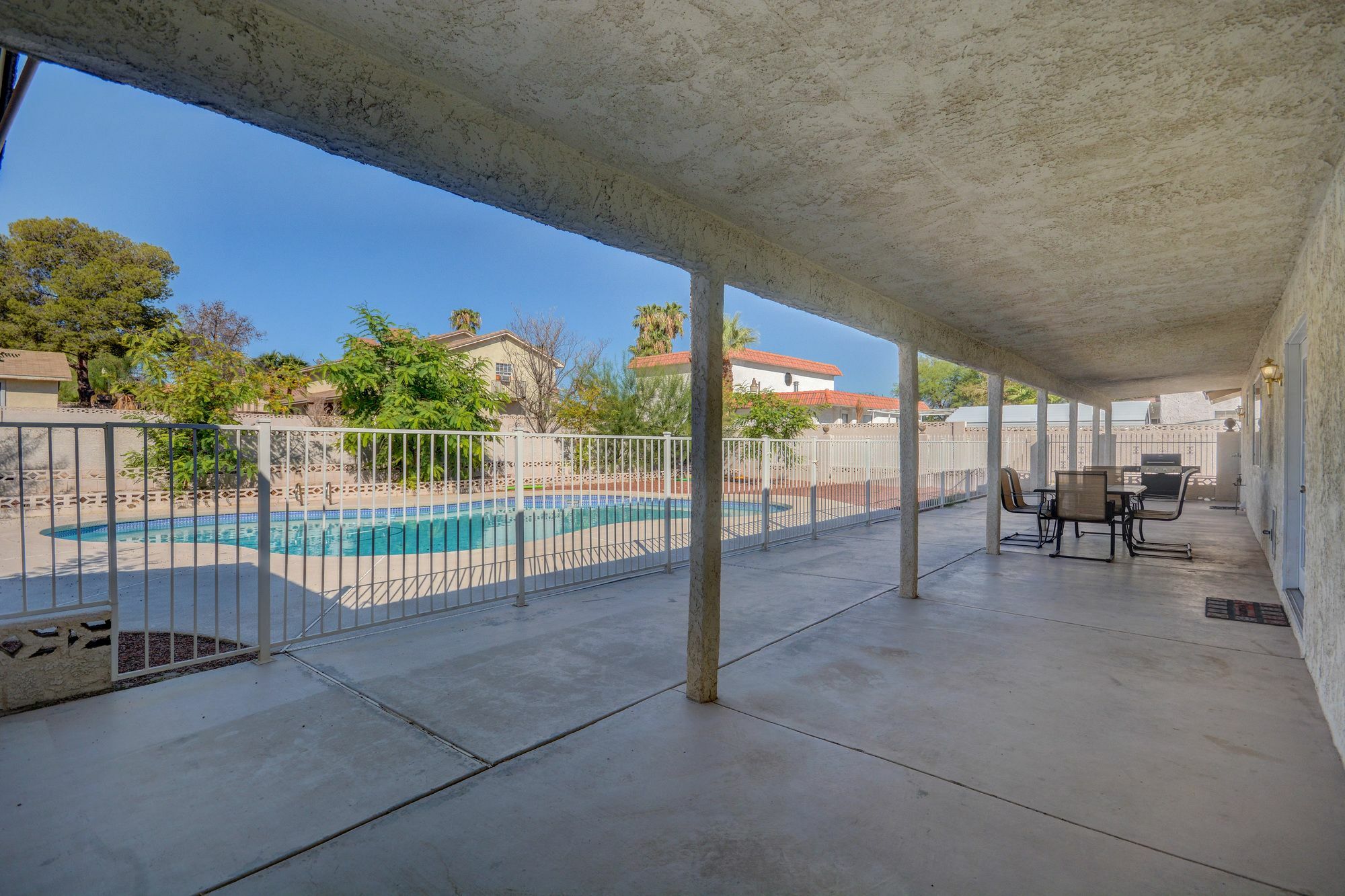 Luxurious 4br House With Large Pool 8min To Strip * Las Vegas