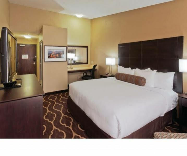 La Quinta & By Wyndham Lv Tropicana Stadium Hotel