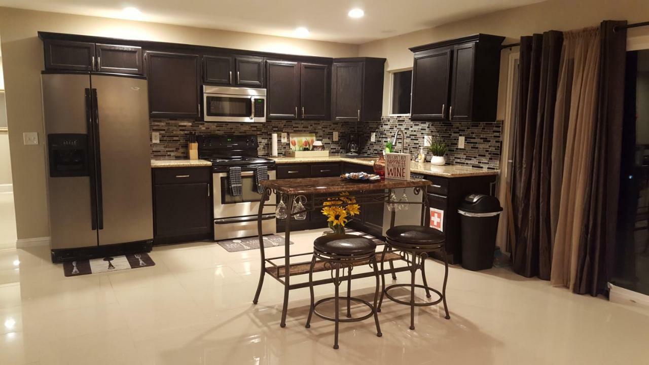 Beautiful 3 Bed/2 Bath Cozy Get Away Holiday home Las Vegas