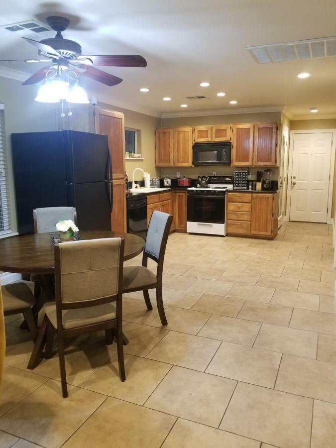 Casa vacanze Close To Strip, Very Private, Gated, Huge Floorplan, Wifi, Washer&dryer *