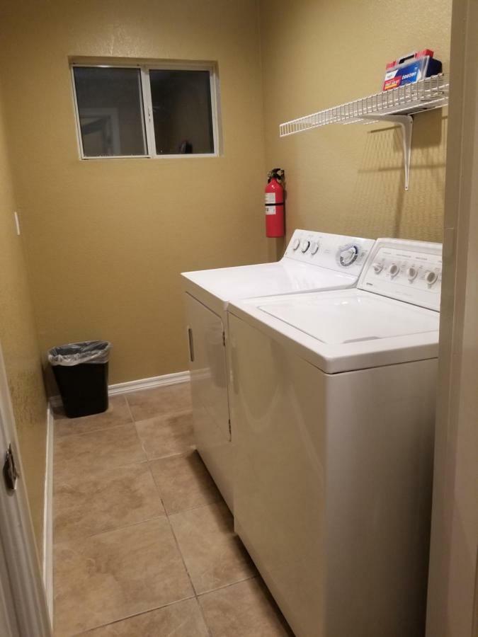 Casa vacanze Close To Strip, Very Private, Gated, Huge Floorplan, Wifi, Washer&dryer Las Vegas