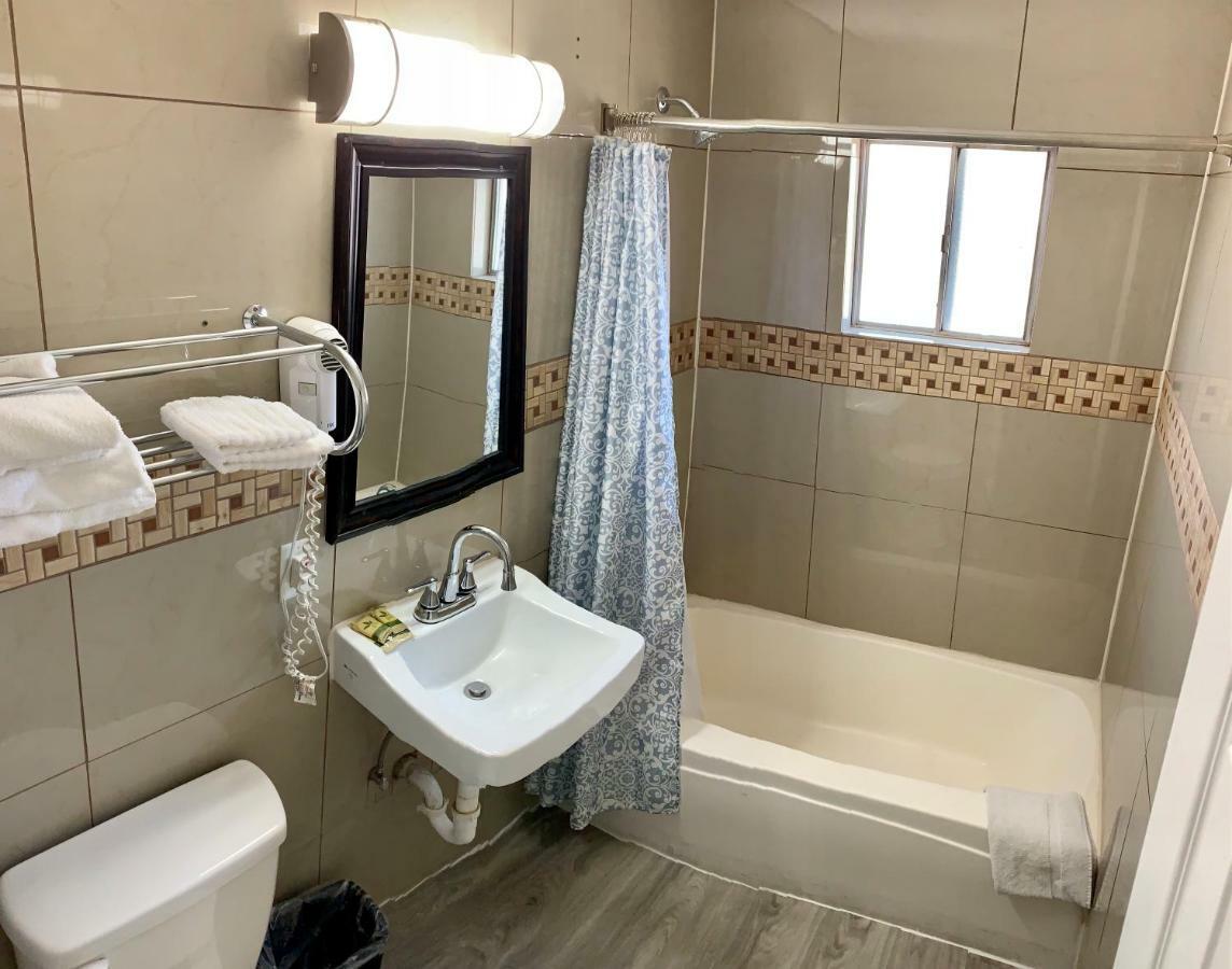 Walden Motel 2*