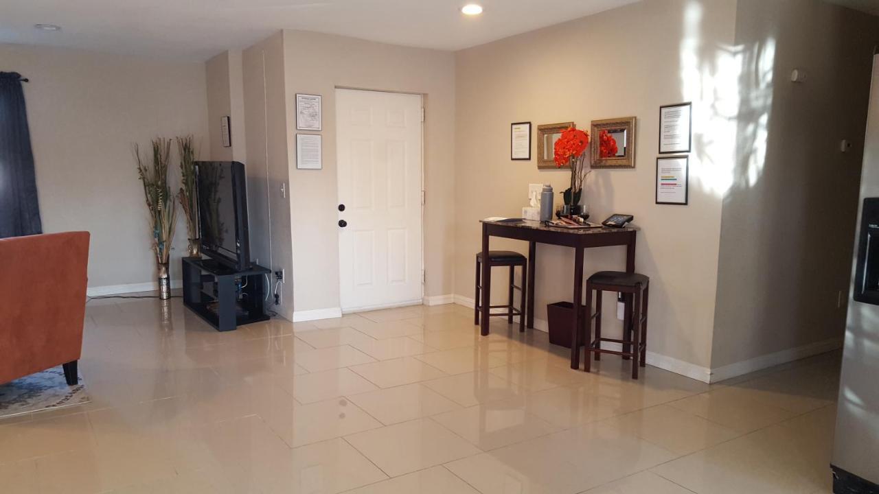 Beautiful 3 Bed/2 Bath Cozy Get Away *