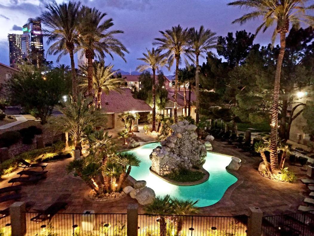 Lovely Condo! Walking Distance To The Strip With Pool And Apartment Las Vegas