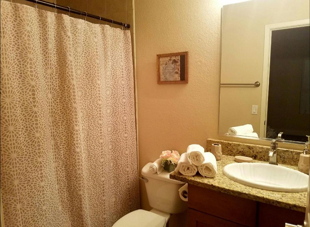 Apartment Lovely Condo! Walking Distance To The Strip With Pool And Las Vegas