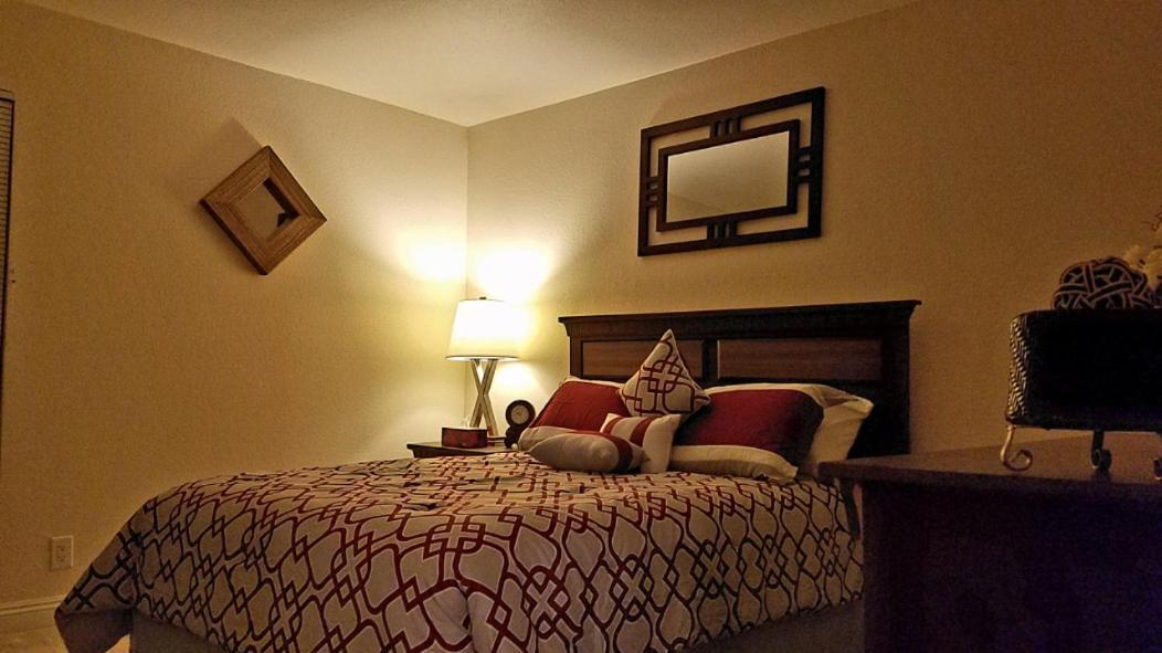Apartment Lovely Condo! Walking Distance To The Strip With Pool And Las Vegas