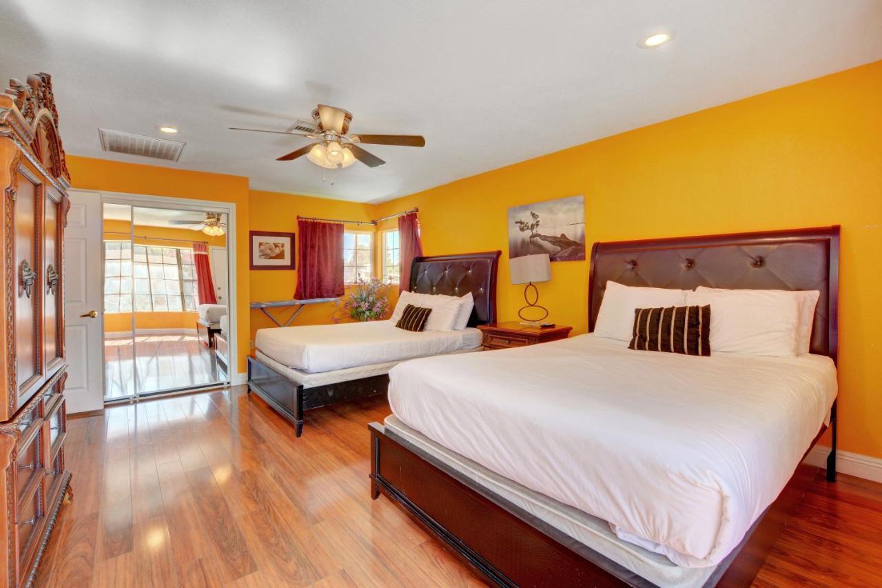Holiday home Vegas Elegance! Pool Table & Sparkling Pool! Las Vegas