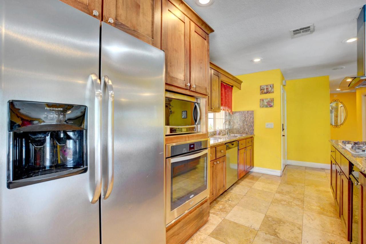 Vegas Elegance! Pool Table & Sparkling Pool! Holiday home Las Vegas