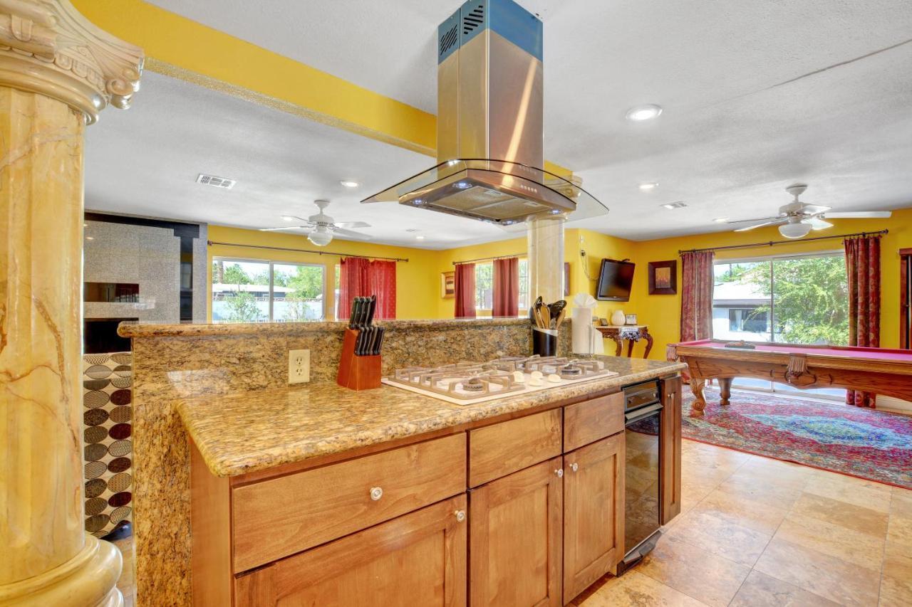 Holiday home Vegas Elegance! Pool Table & Sparkling Pool! Las Vegas
