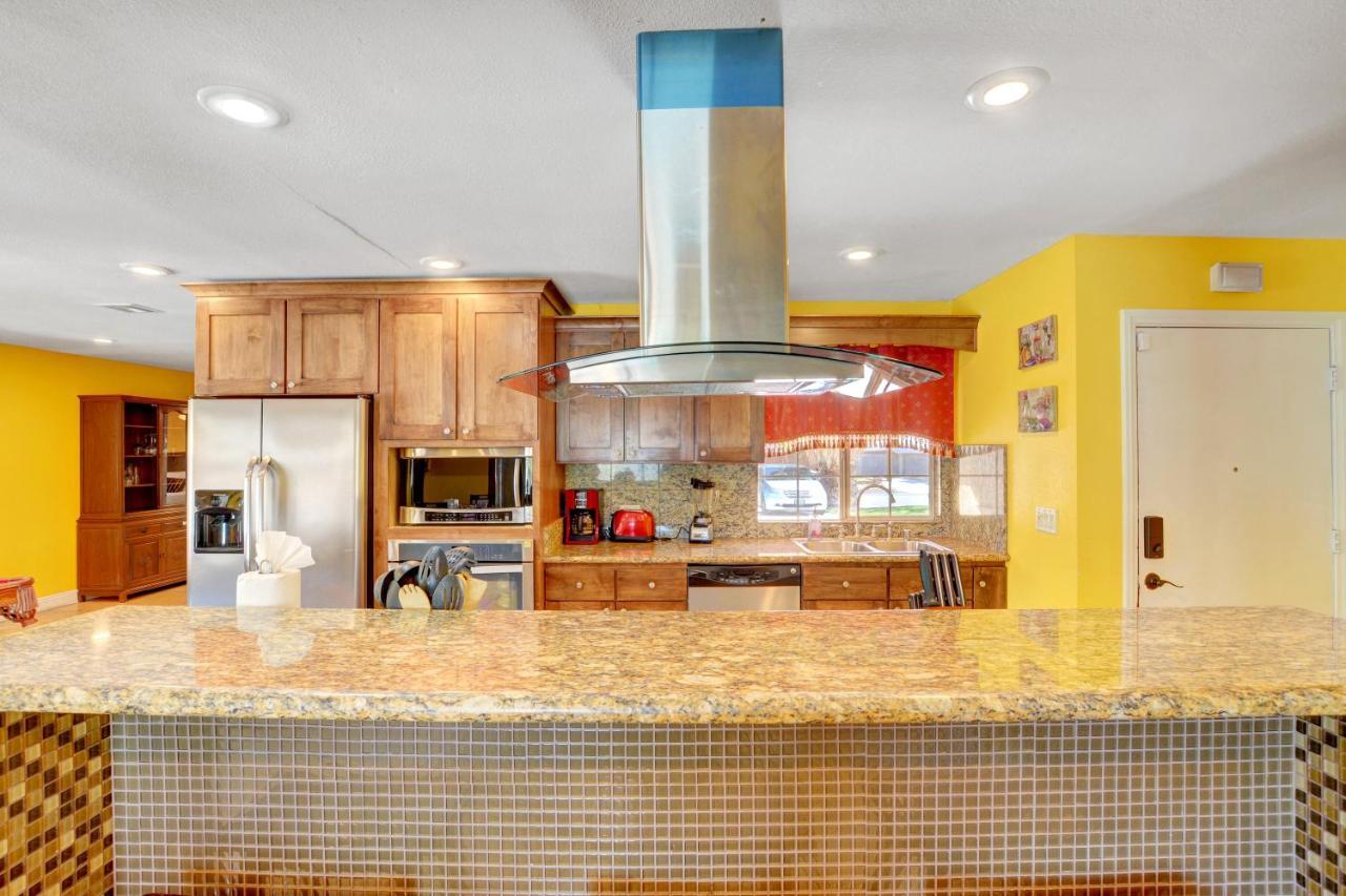 Holiday home Vegas Elegance! Pool Table & Sparkling Pool! *