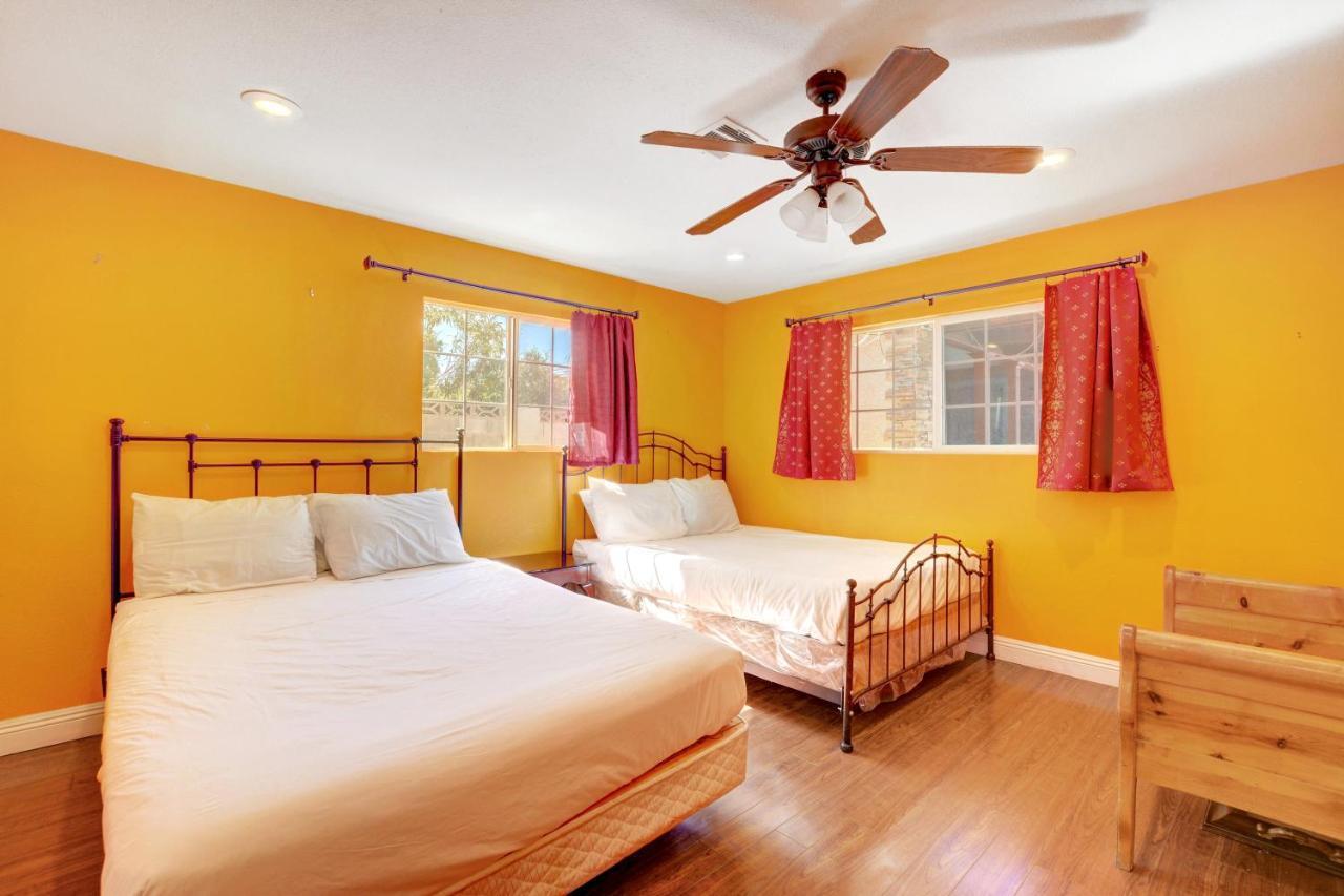 Vegas Elegance! Pool Table & Sparkling Pool! Holiday home Las Vegas