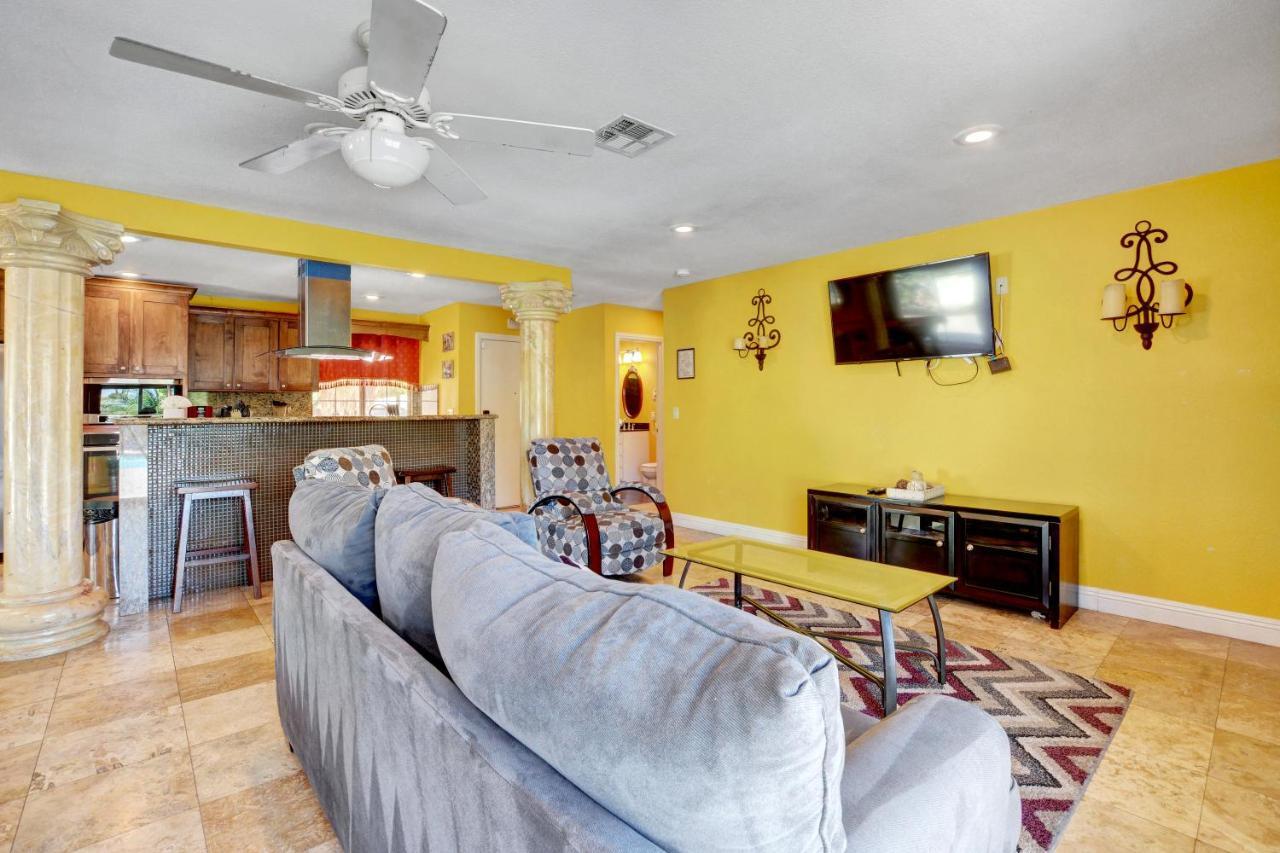 Holiday home Vegas Elegance! Pool Table & Sparkling Pool! Las Vegas