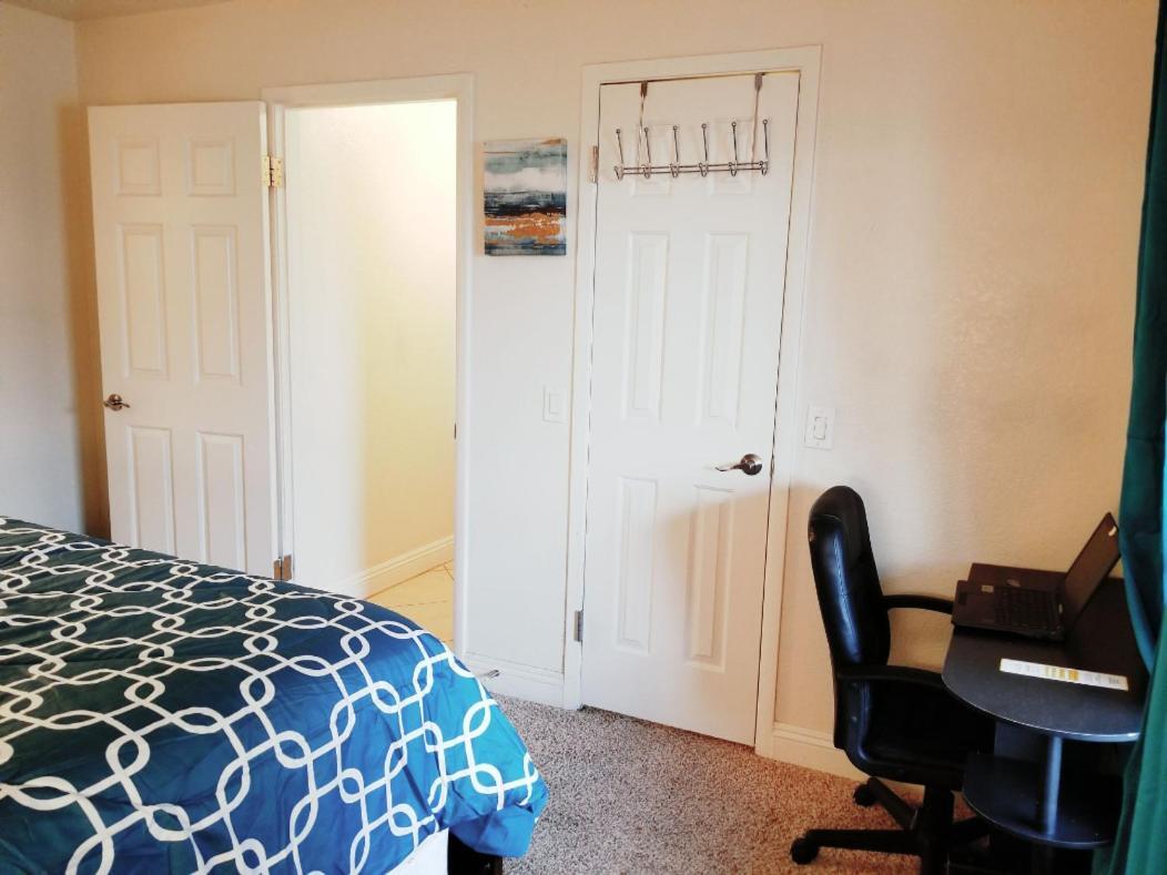 Apartment Lovely Condo! Walking Distance To The Strip With Pool And *