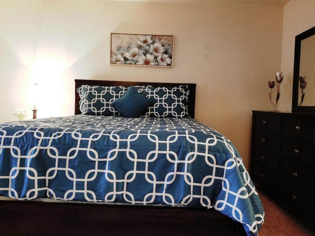 Apartment Lovely Condo! Walking Distance To The Strip With Pool And *