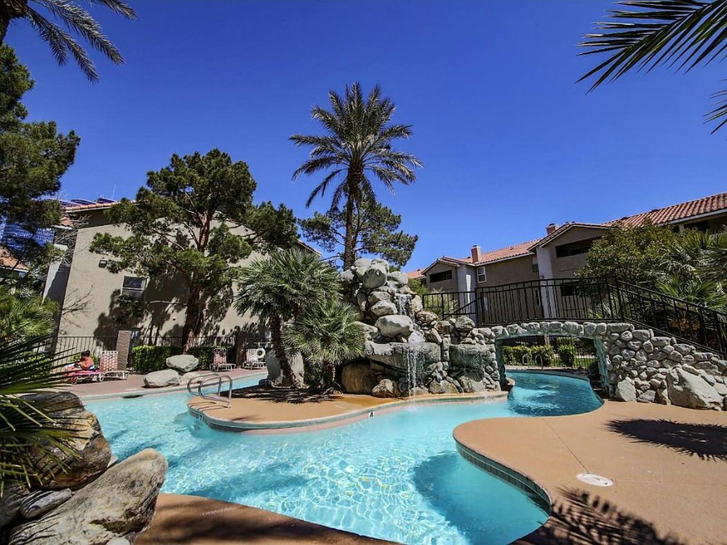 Apartment Lovely Condo! Walking Distance To The Strip With Pool And Las Vegas