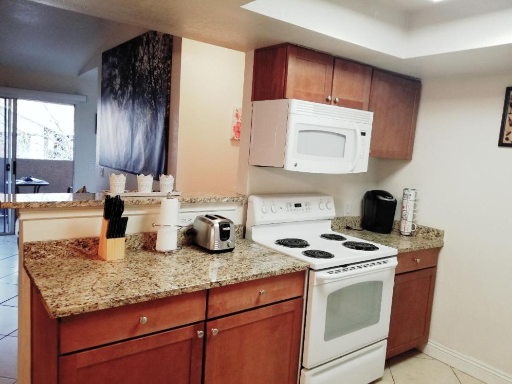 Apartment Lovely Condo! Walking Distance To The Strip With Pool And Las Vegas