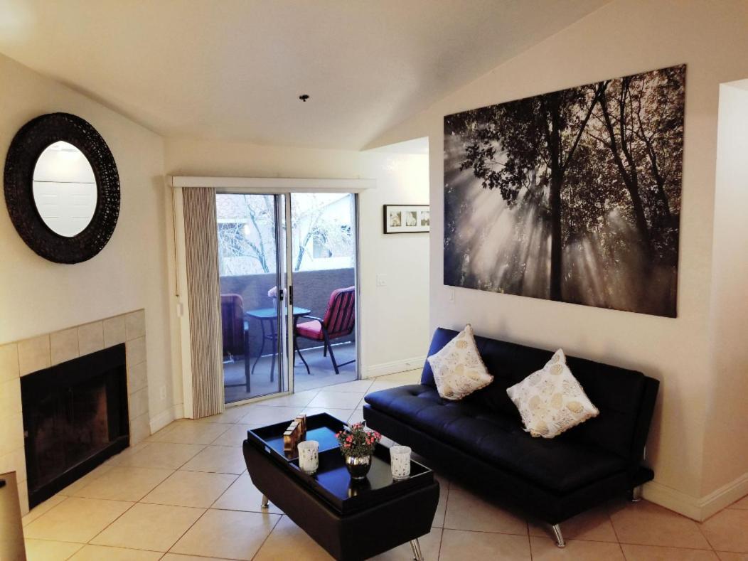 Lovely Condo! Walking Distance To The Strip With Pool And Apartment