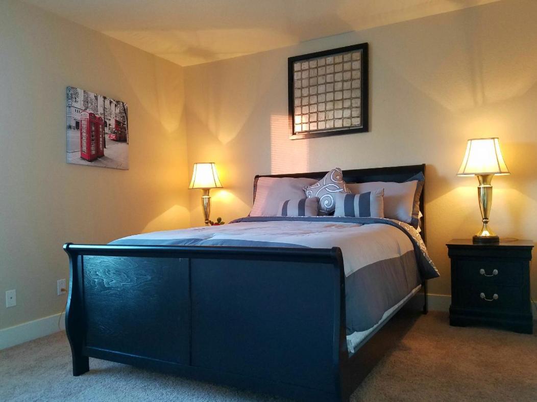 Lovely Condo! Walking Distance To The Strip With Pool And Las Vegas