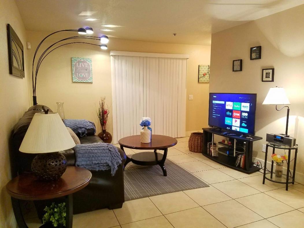 Apartment Lovely Condo! Walking Distance To The Strip With Pool And Las Vegas