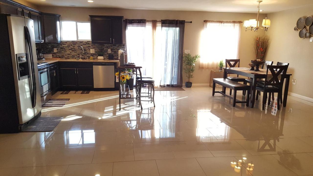 Beautiful 3 Bed/2 Bath Cozy Get Away Holiday home Las Vegas