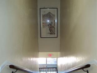 Travelers Bed & Breakfast Hostel