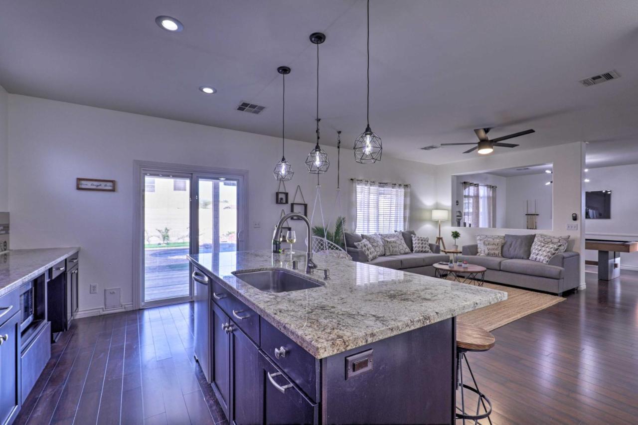 Luxurious Vegas Digs Hot Tub, Bbq, Cabana And More! * Las Vegas