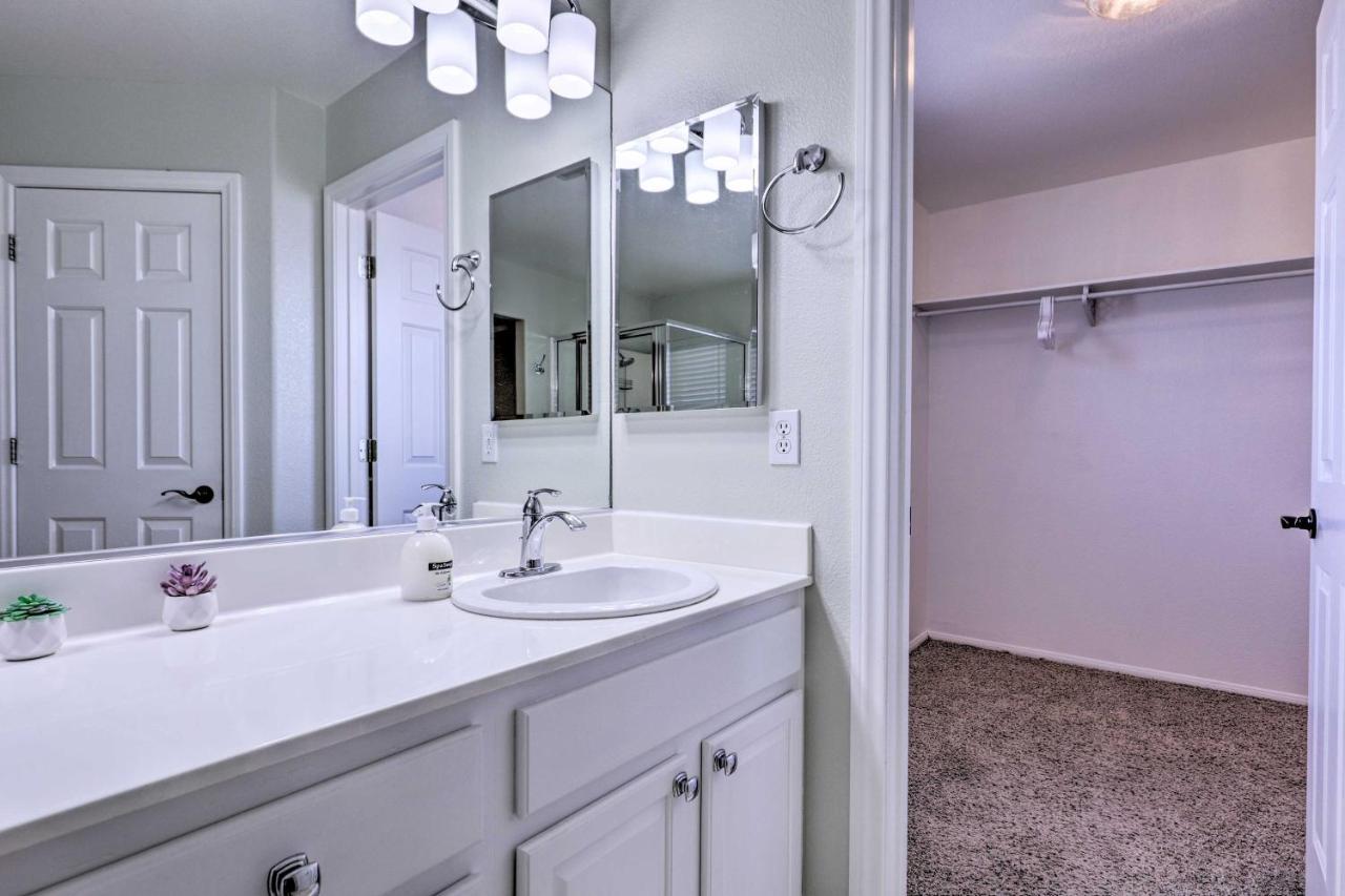 Luxurious Vegas Digs Hot Tub, Bbq, Cabana And More! * Las Vegas