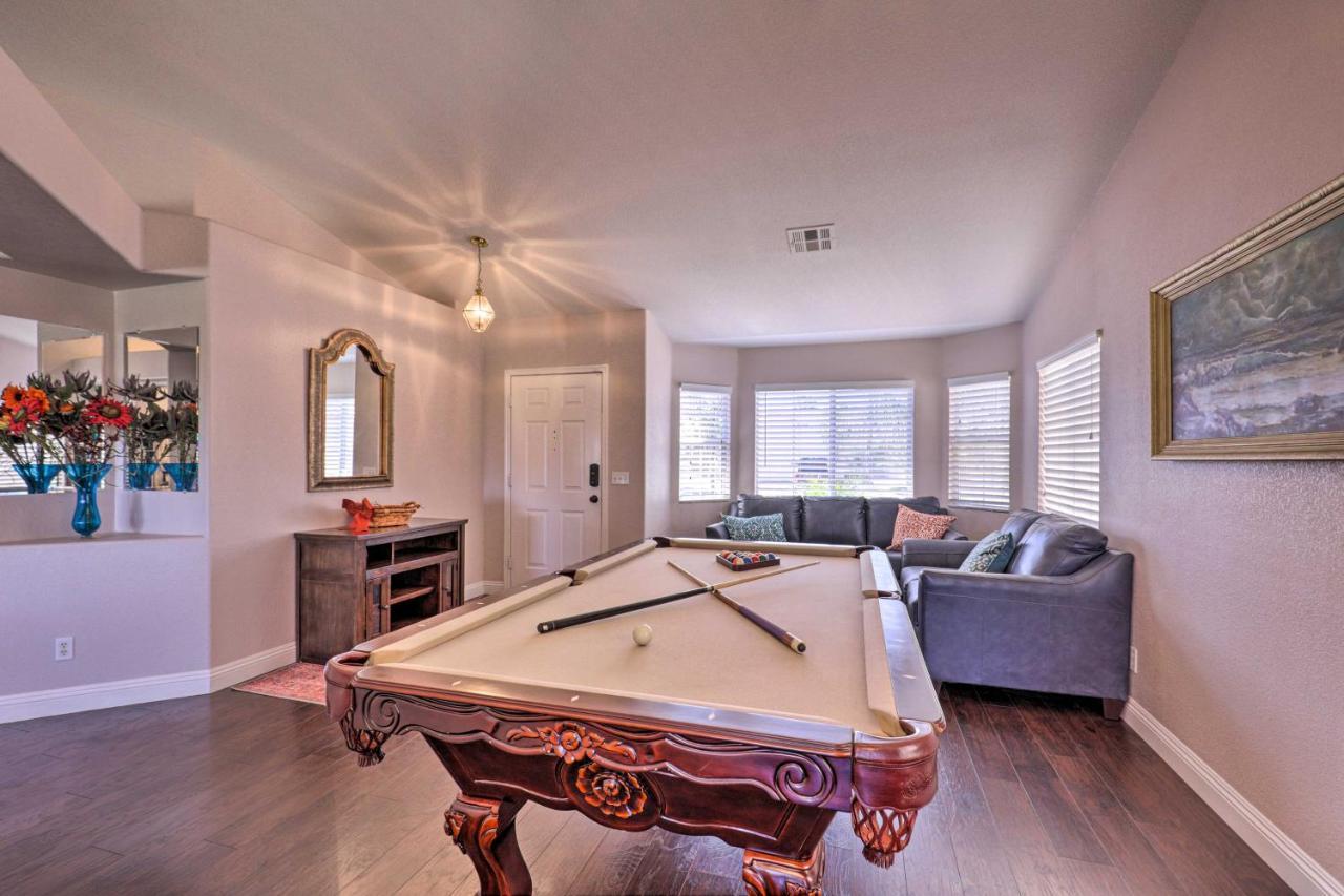 Henderson With Pool And Mountain, Strip Views! Holiday home Las Vegas