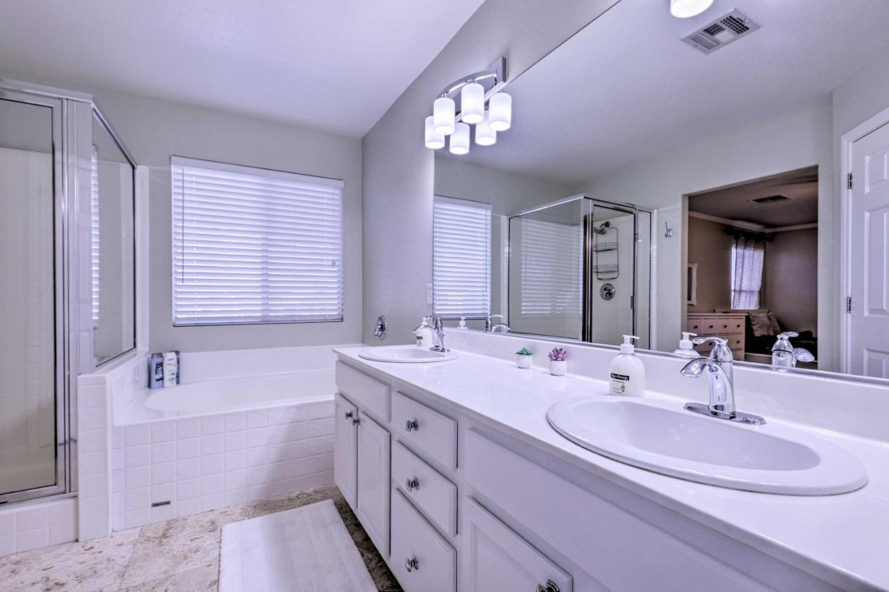 Luxurious Vegas Digs Hot Tub, Bbq, Cabana And More! Las Vegas