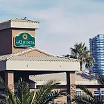 La Quinta Inn & Suites By Wyndham Lv Tropicana Stadium