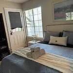 The Monet- One Bedroom With A Private Entrance - Shared Bathroom