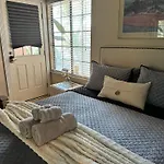 The Monet- One Bedroom With A Private Entrance - Shared Bathroom