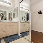 Modern 3Br Home W Pool, Hot Tub, Sleeps 6
